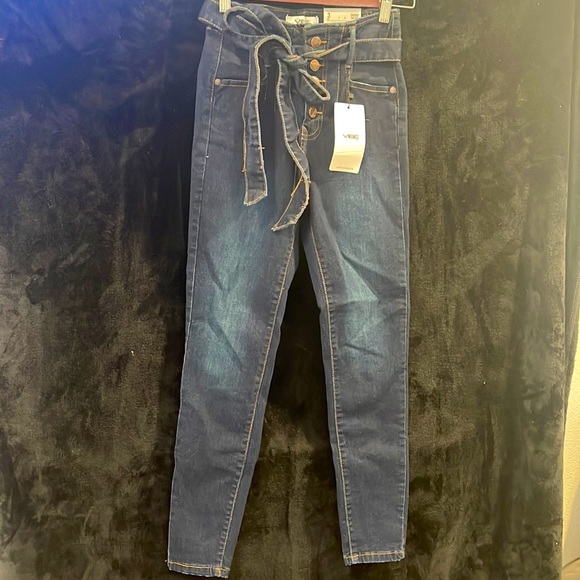 VIBE SKINNY HIGH RISE CURVE JEANS - Picture 1 of 4